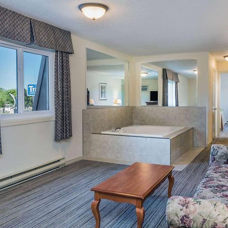 Travelodge By Wyndham Gananoque Dış mekan fotoğraf