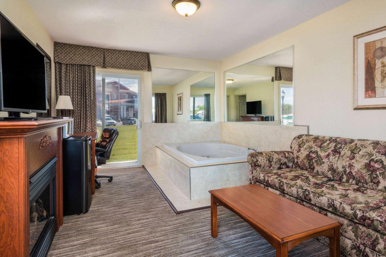 Travelodge By Wyndham Gananoque Dış mekan fotoğraf